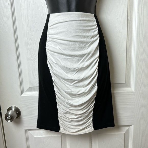 VINCE CAMUTO Black & Off-White Pull-on Pencil Skirt - Size M - Picture 7 of 7